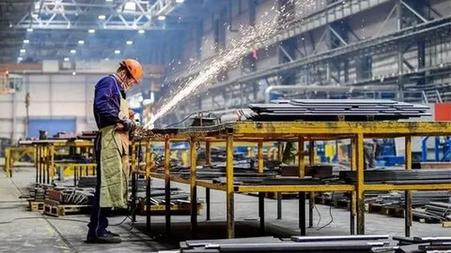 Наиболее полугода стоящий во главе правительства Владимир Путин...