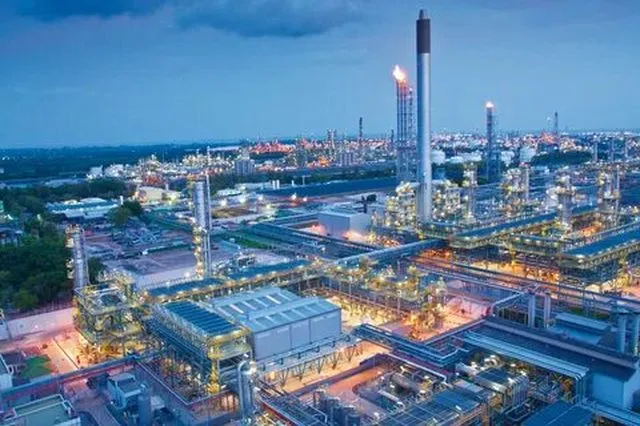 Русские военные в первый раз проявили на Международном салоне... Русские военные в первый раз проявили на Международном салоне...